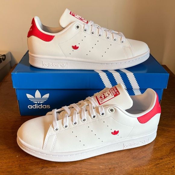 ADIDAS Women's Stan Smith White / Red Heart Shoes - Picture 1 of 10